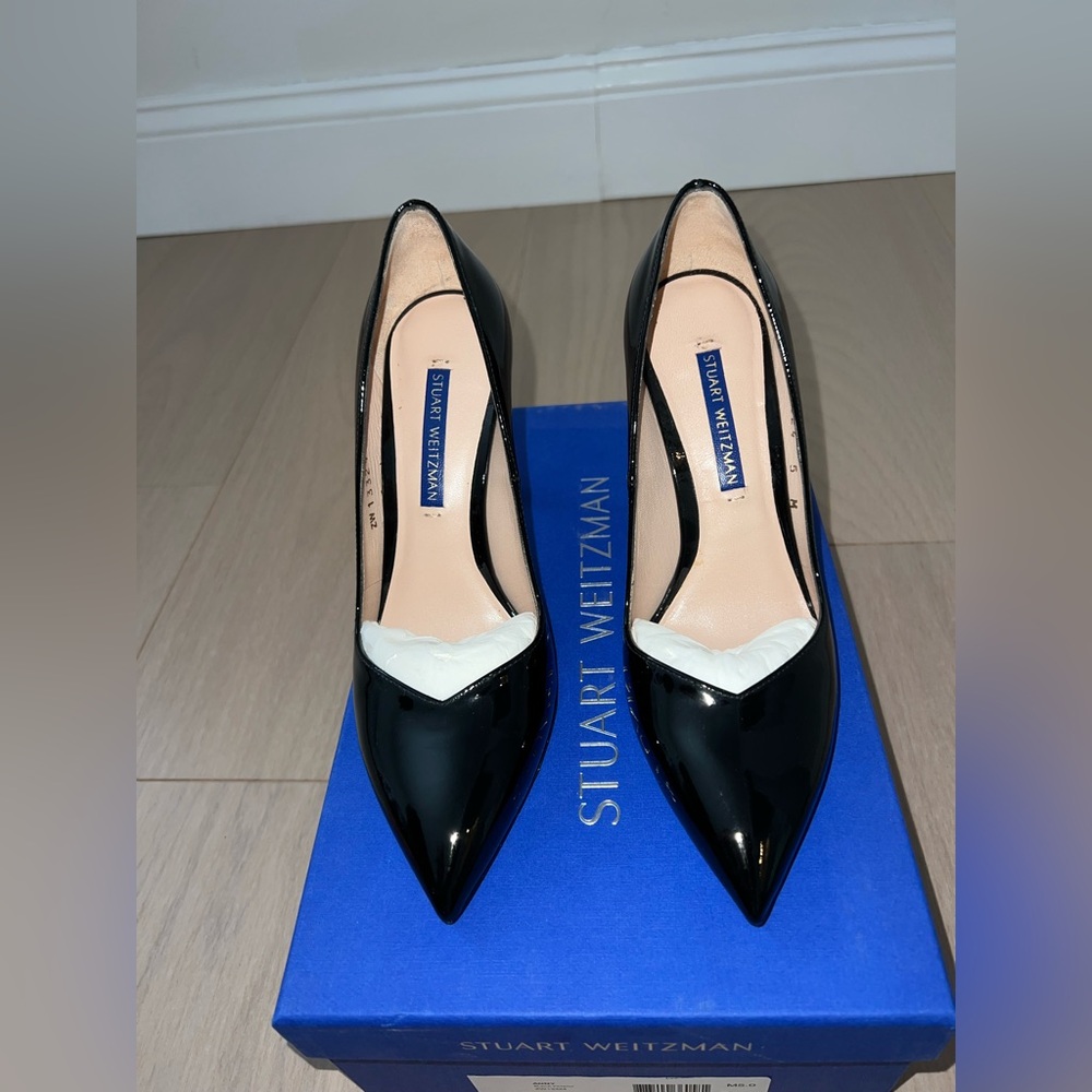 Stuart Weitzman ANNY patent leather pumps, size 5 US